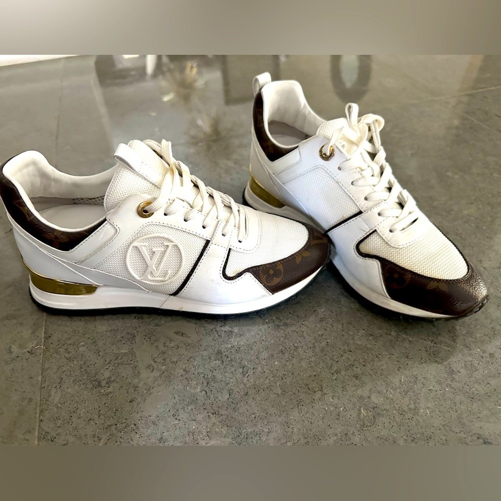 Women’s white Louis Vuitton runaway sneaker size 37